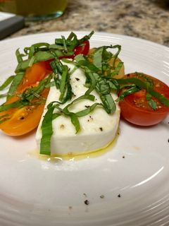 A picture of Fine Caprese Salad.