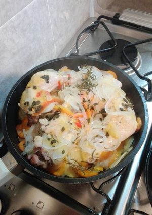 Una foto de Pollo con verduras