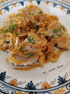 Una foto de Atún encebollado