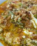 Sopa de espárragos con jamón, huevo y cebolla crunch