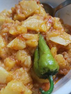 A picture of Basaar batata (onion potatoes).