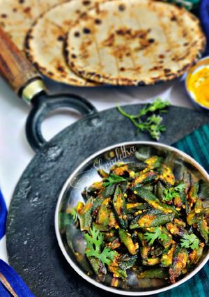 ભીંડી મસાલા (Bhindi Masala Recipe In Gujarati) રેસીપી મુખ્ય ફોટો