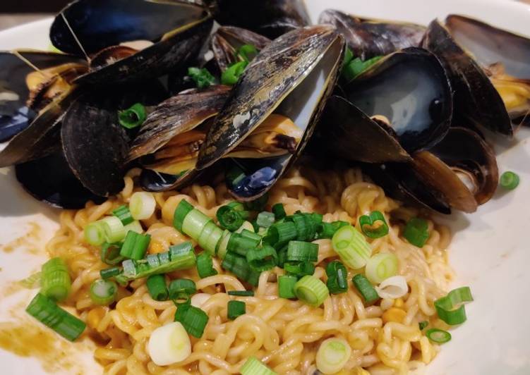 Spicy Peanut Butter Ramen with Mussels Spicy Peanut Butter Ramen with Mussels
