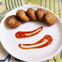 A picture of Aloo cutlet.
