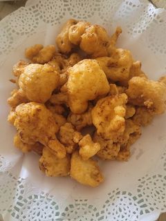 Una foto de Coliflor al vapor y rebozada en un plis plas