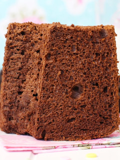 Una foto de Bizcocho de chocolate esponjoso