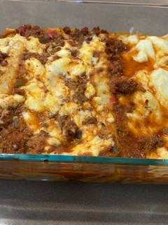 Una foto de Canelones de acelga con salsa bolognesa y salsa blanca