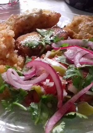Una foto de Tortitas de papa campiranas  y nopales de cuaresma con arroz