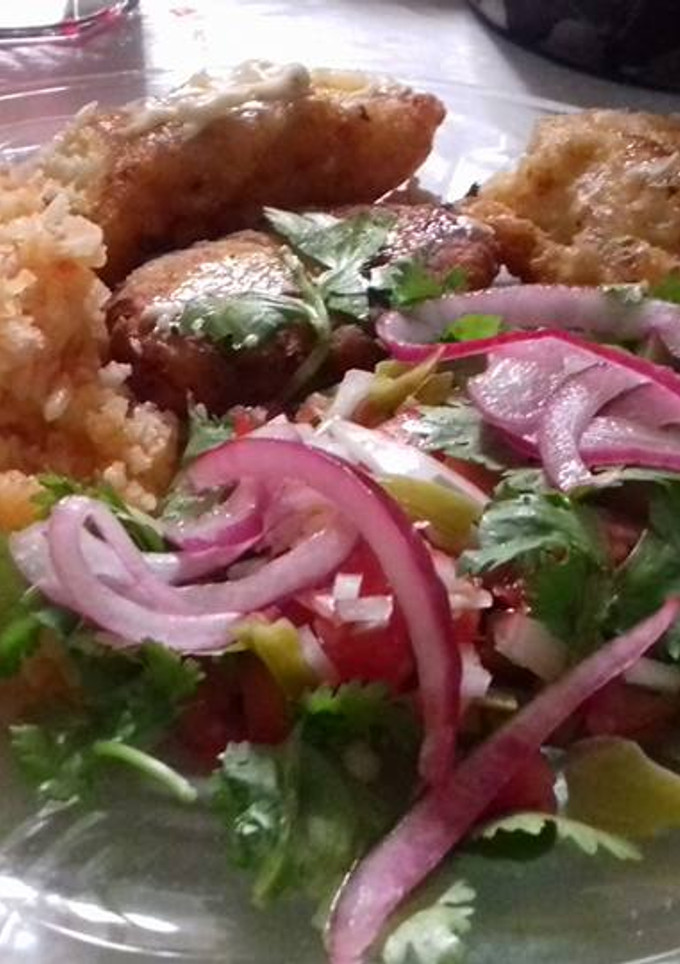 Una foto de Tortitas de papa campiranas  y nopales de cuaresma con arroz