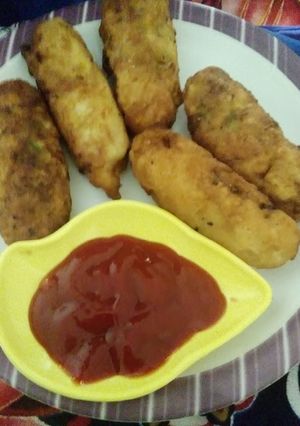 A picture of Mayo chicken bread rolls.