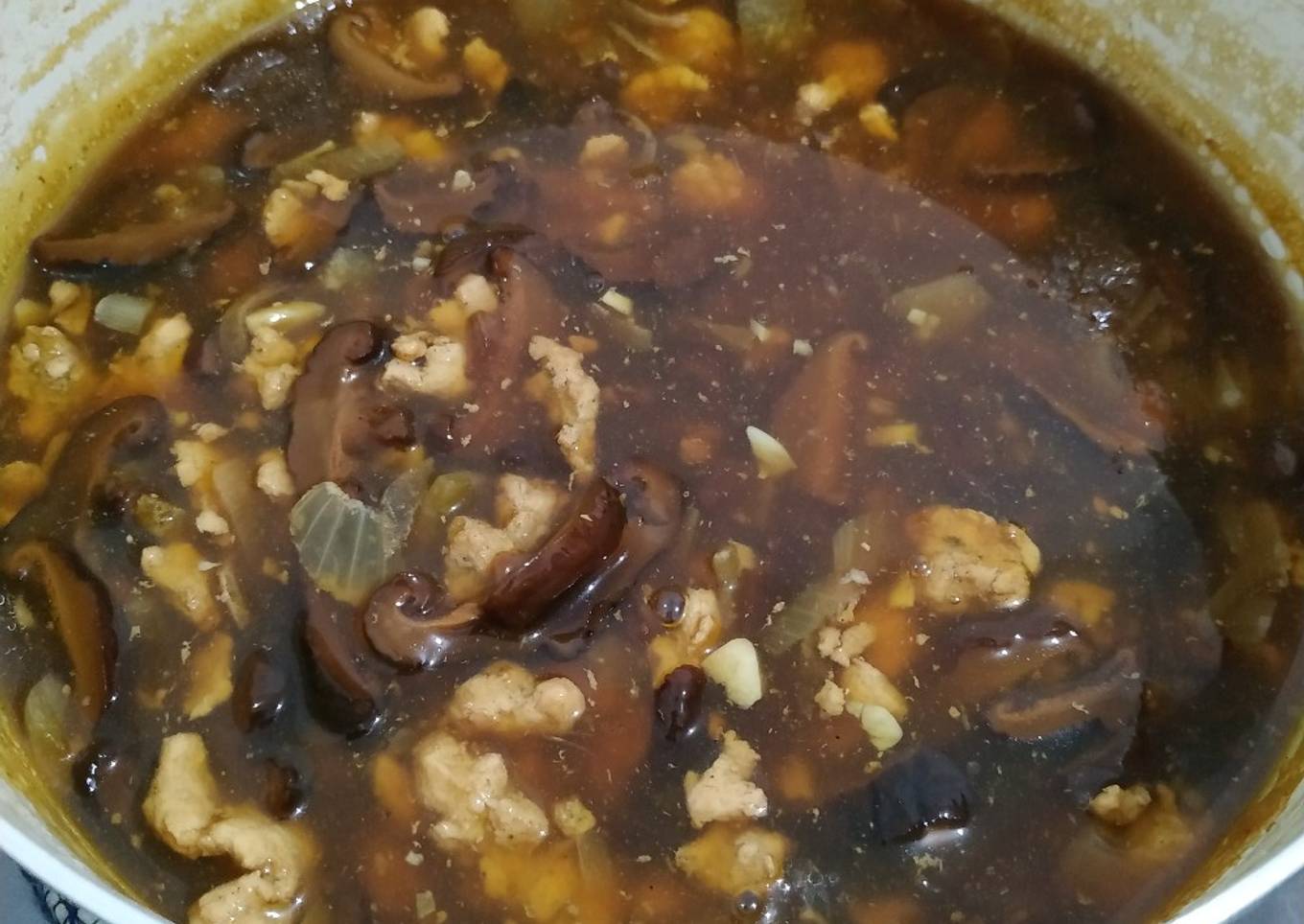 Sup ayam jamur masak hisit