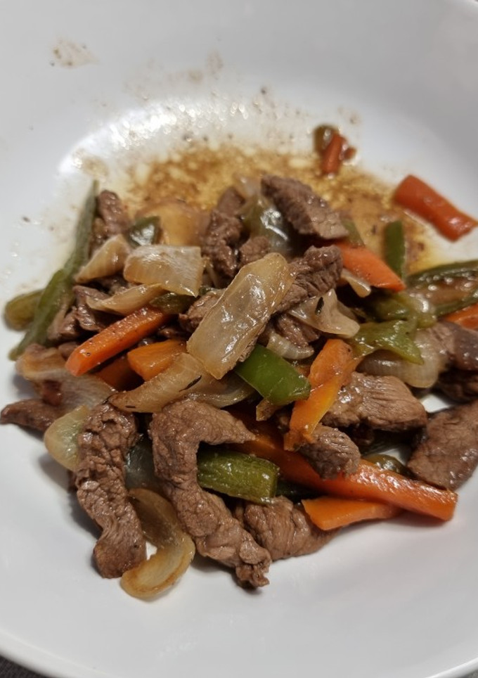 Una foto de Carne al estilo oriental con verduras