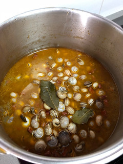 Una foto de Caracoles en salsa