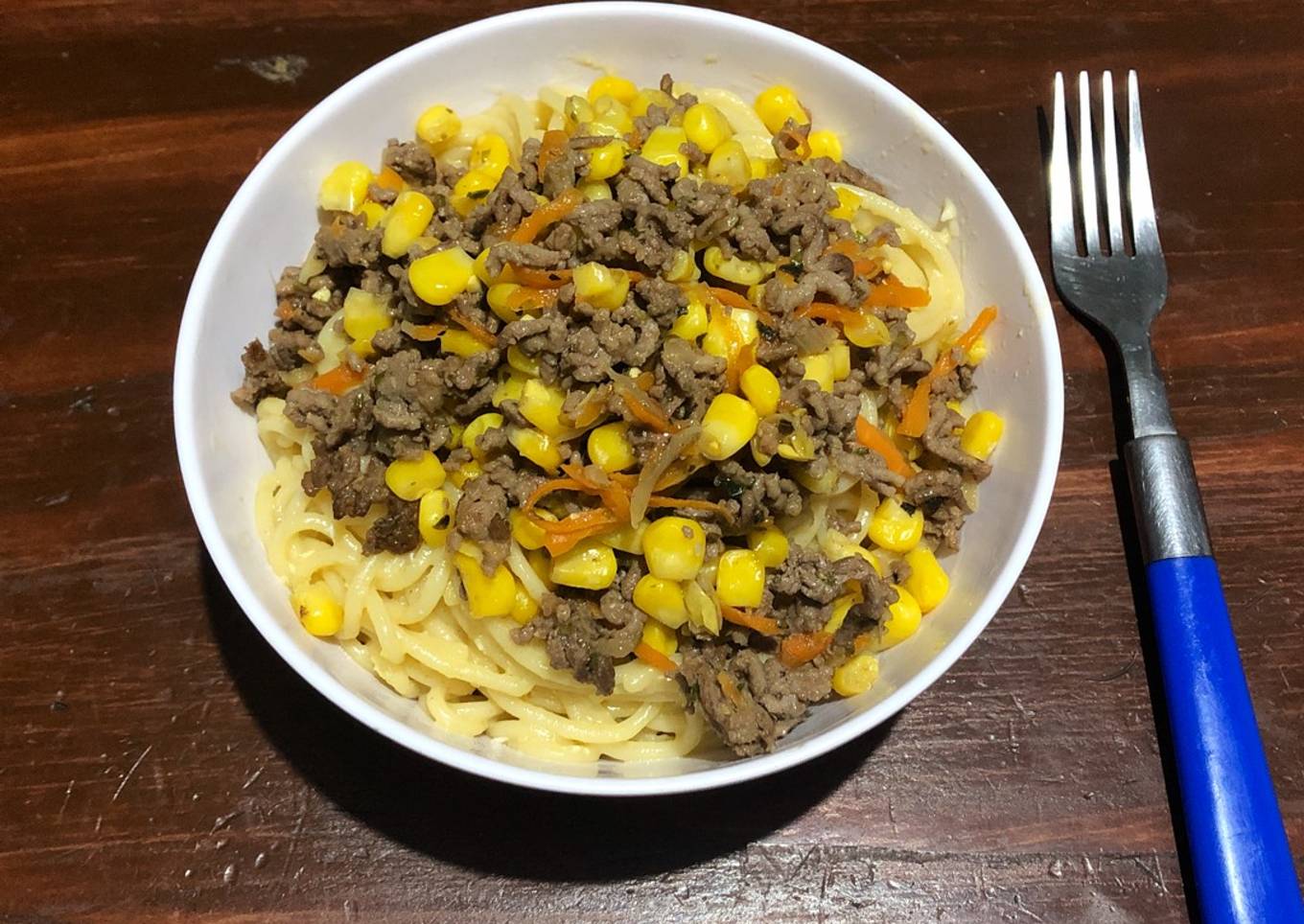 Tallarines con guiso de carne molida