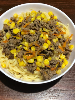 Una foto de Tallarines con guiso de carne molida