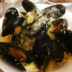 A picture of Pasta with Mussels in a garlic butter cream sauce.