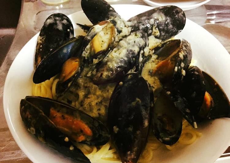 Recipe of Perfect Pasta with Mussels in a garlic butter cream sauce