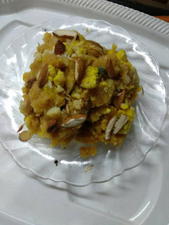मूंगदाल हलवा (Moongdaal halwa recipe in hindi) रेसिपी मुख्य फोटो