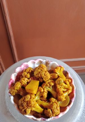 আলু ফুলকপির তরকারি (Aloo fulkopir tarkari recipe in Bengali) রেসিপির প্রধান ছবি