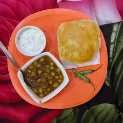 A picture of Chole Puri.