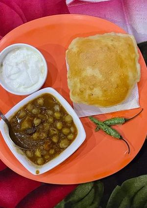 A picture of Chole Puri.