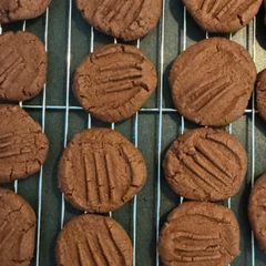 A picture of Mum’s Chocolate Biscuits.