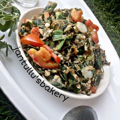 A picture of Egg moringa sauce.