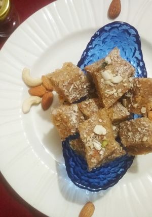 ગુંદર પાક (Gundar Pak Recipe In Gujarati) રેસીપી મુખ્ય ફોટો
