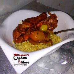 A picture of Plain noddles with grilled pepper chicken.