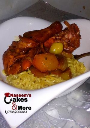 A picture of Plain noddles with grilled pepper chicken.