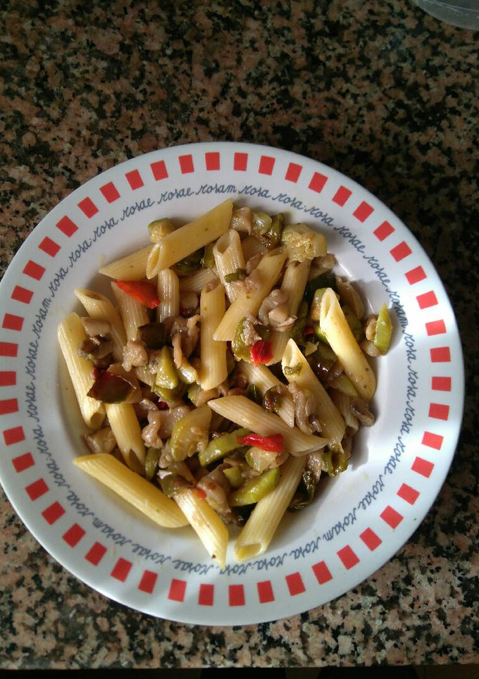 Una foto de Macarrones con verduras