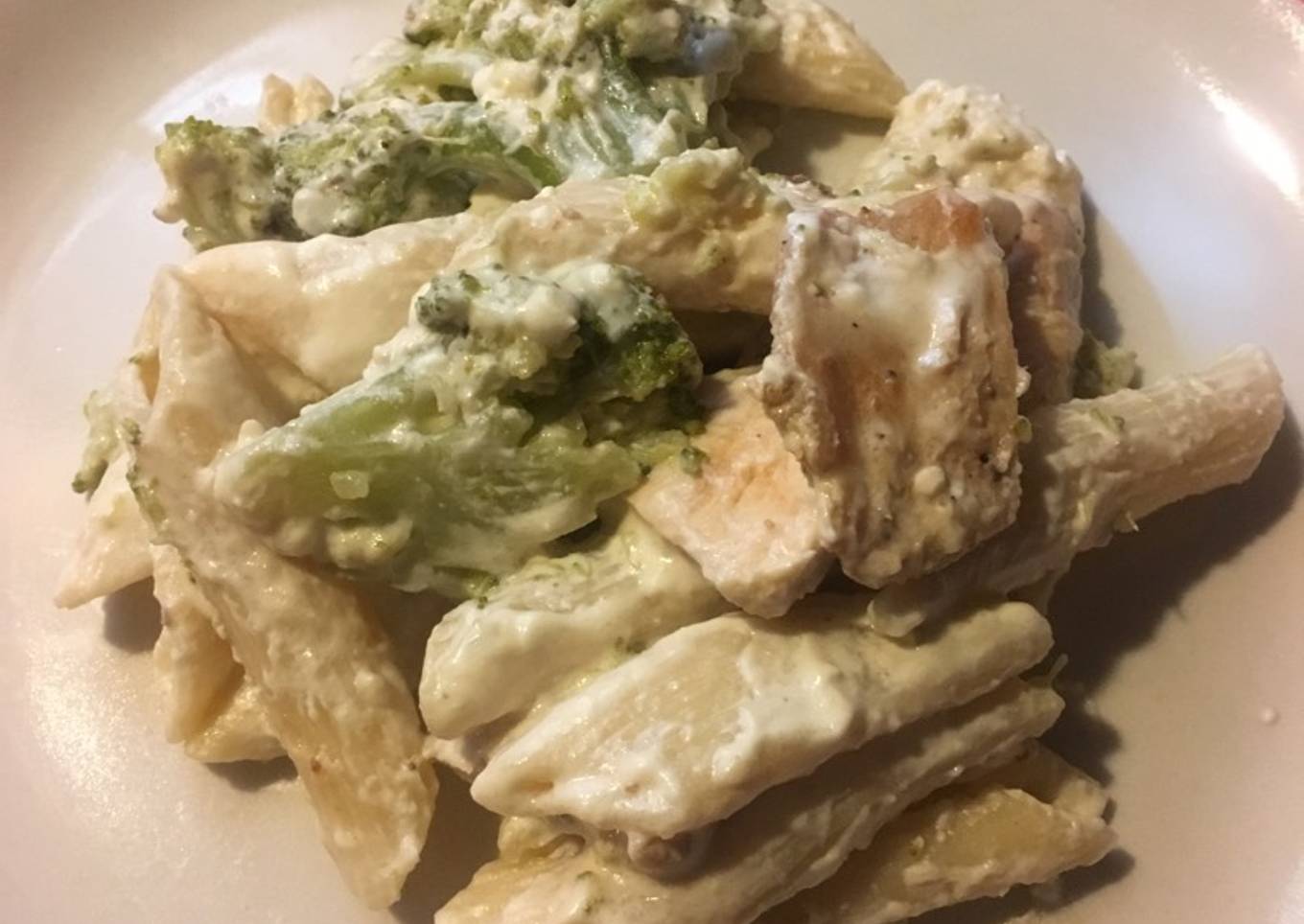 Pollo, brocoli y sopa en salsa Alfredo a mi estilo!