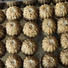 A picture of Left over rotli ladoo.