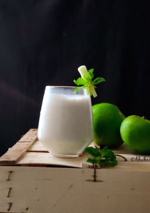 A picture of Raw Mango Lassi.