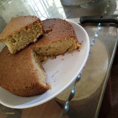A picture of Eggless lemon cake.