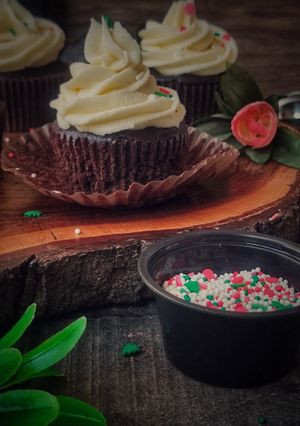A picture of Buttercream Chocolate Cupcakes.