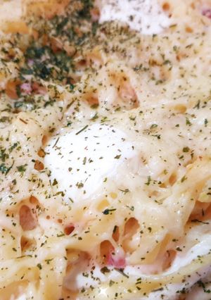 Une photo de Pizza 🍕 carbonara 😋
