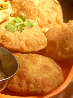 मटर भरी पूरी (Matar bhari Puri recipe in Hindi) रेसिपी मुख्य फोटो