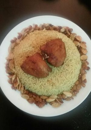 صورة لوصفة أرز بزبيب بنكهة الفحم