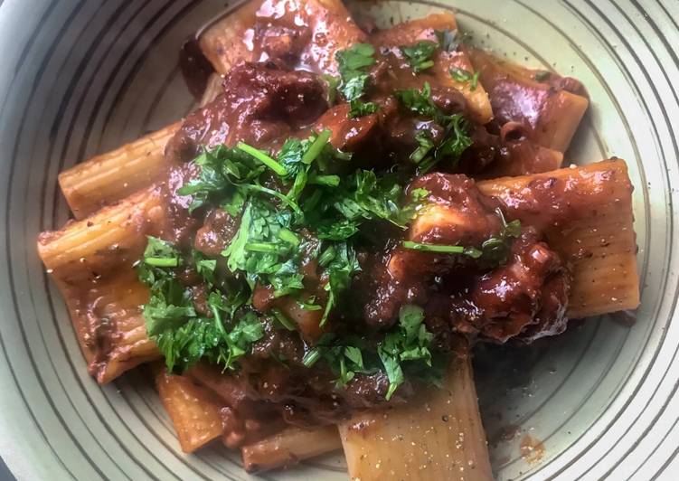 Ricetta Paccheri rigati con ragù di polpo di Alessandro ...