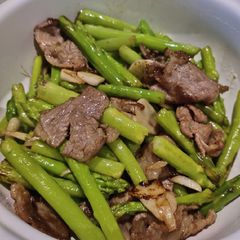 A picture of Beef with Asparagus.