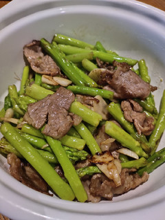 A picture of Beef with Asparagus.