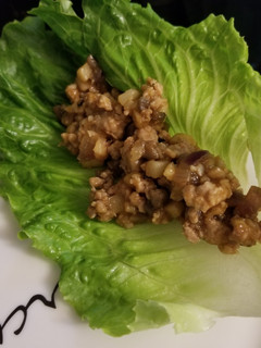 A picture of Lettuce pork wrap.