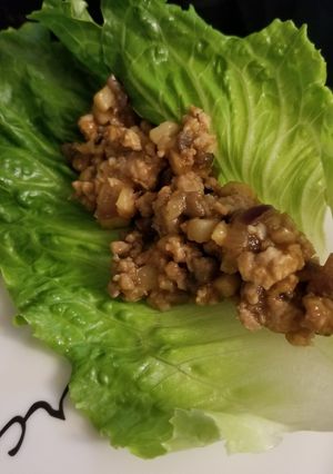 A picture of Lettuce pork wrap.