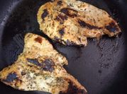Una foto de filetes pechuga pollo