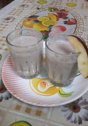 A picture of Apple banana shake.