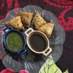 A picture of Matar methi samosa.