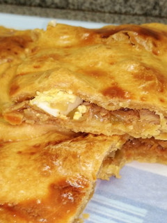 Una foto de Empanada de atún/ masa sin levadura
