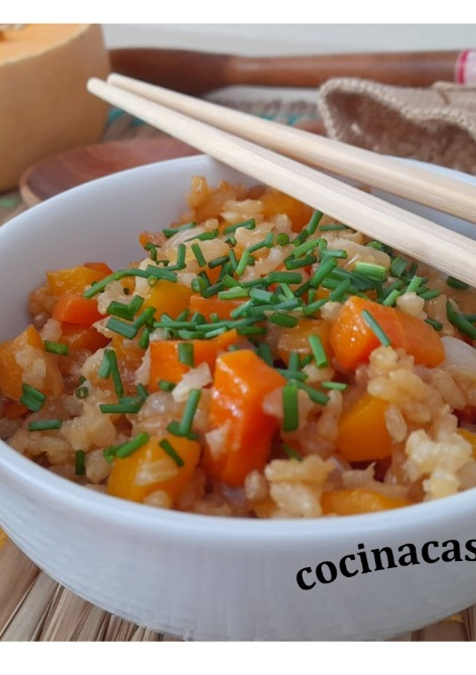 Una foto de Arroz frito con verdura