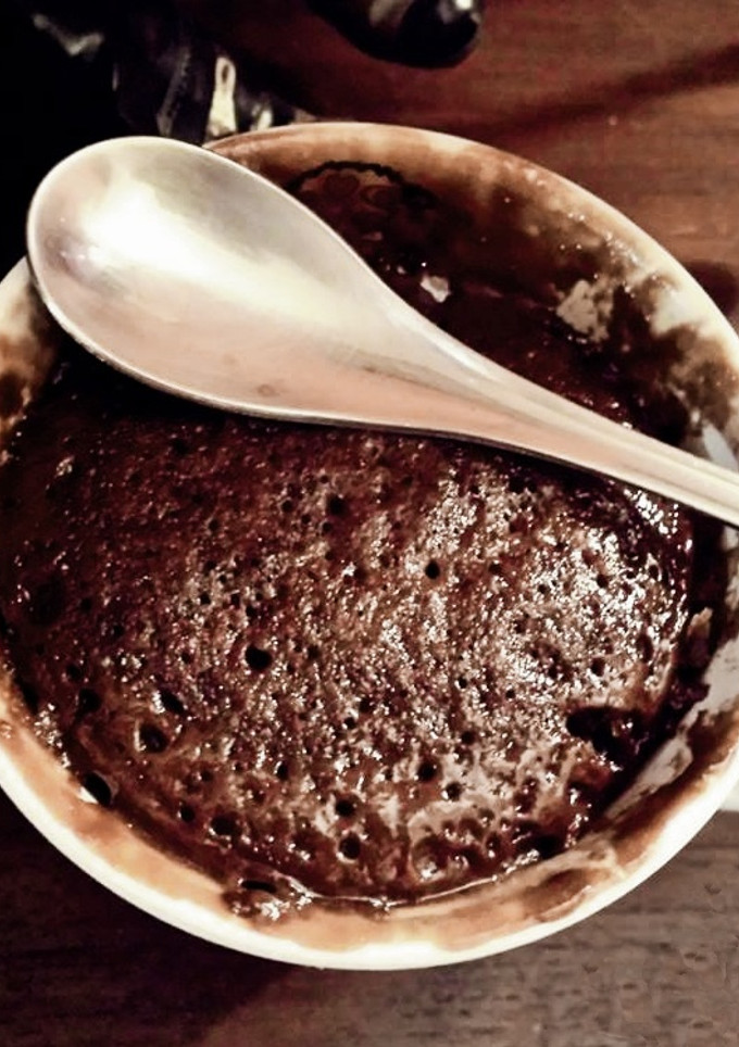 Una foto de Mug Cake de chocolate, zanahoria y piña